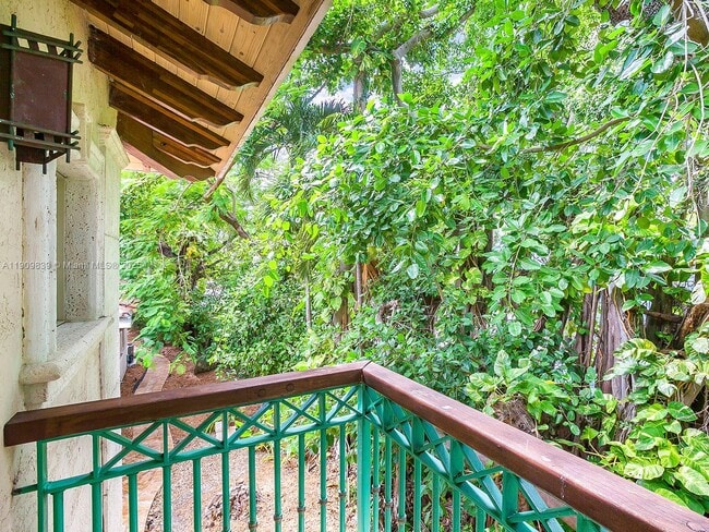 Building Photo - 3504 Banyan Cir