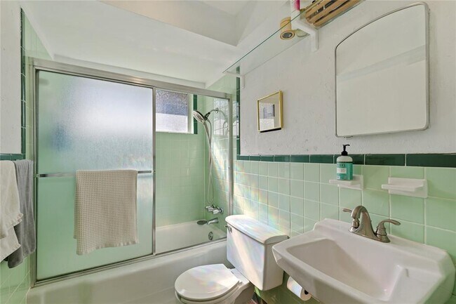 Building Photo - 402 Philco Dr