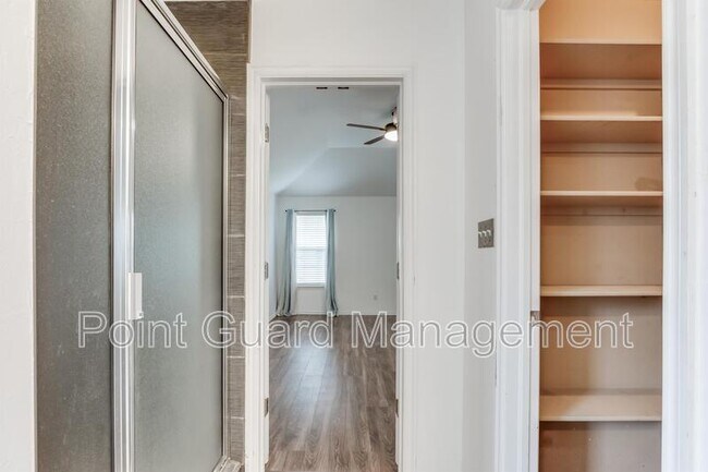 Building Photo - 10517 Queensbury Dr