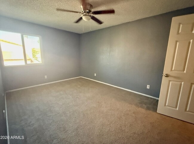 Building Photo - 2202 W Glenrosa Ave