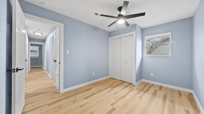 Building Photo - 1112 Village Green Dr