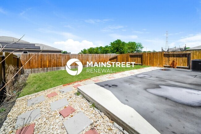 Building Photo - 4 Bedroom Pet-Friendly Home in New Braunfels, TX with Main Street Renewal