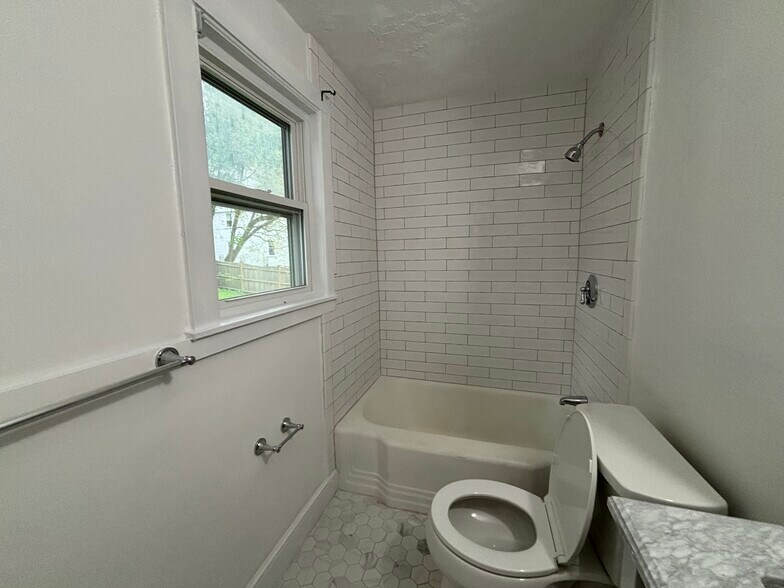 Building Photo - 219 Washington St