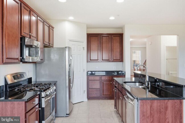 Building Photo - 43849 Kingston Station Terrace