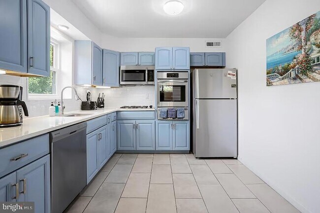 Building Photo - 9724 Admiralty Dr