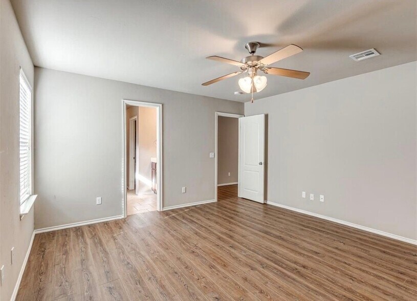 Building Photo - 9616 Gabriel Dr