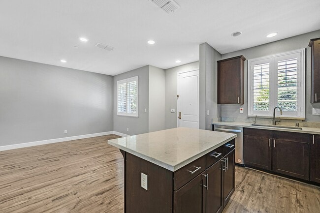 Building Photo - 210 Stratus Common