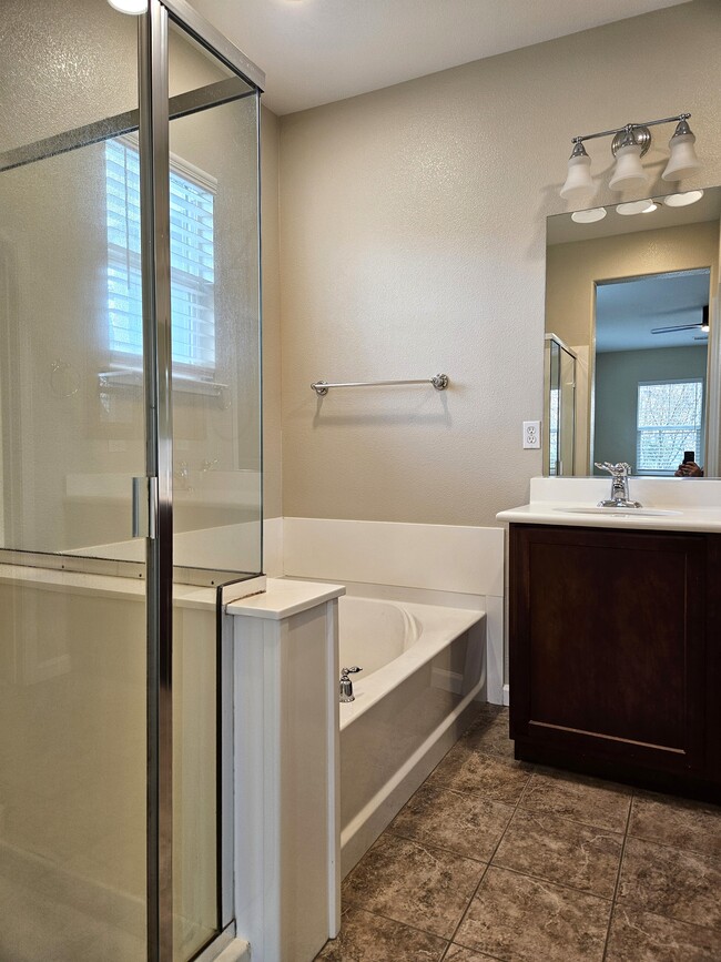 Building Photo - 143 W Saltillo Ln