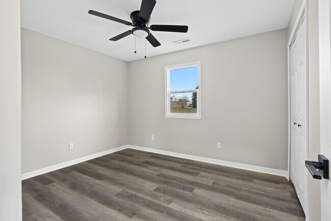 Building Photo - 5610 Oak Fall Rd