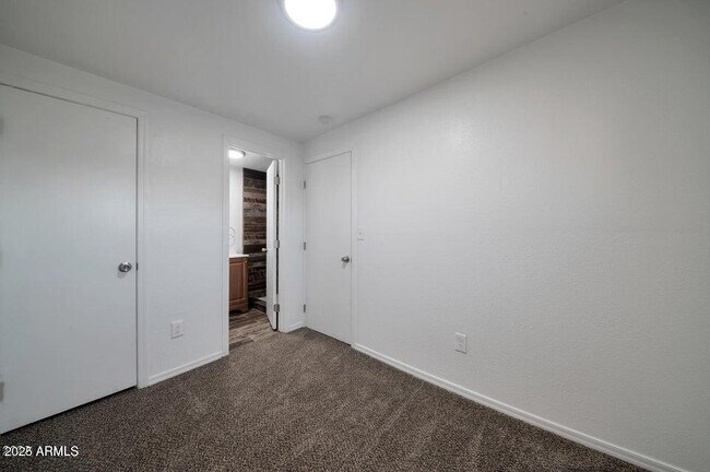 Building Photo - 1108 S 33rd Ave