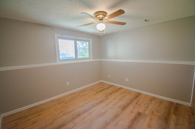 Building Photo - Spacious 2BR Twin Home with In-Unit Laundry