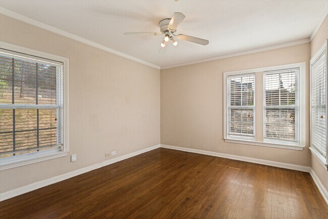 Building Photo - 313 Lilac Ln