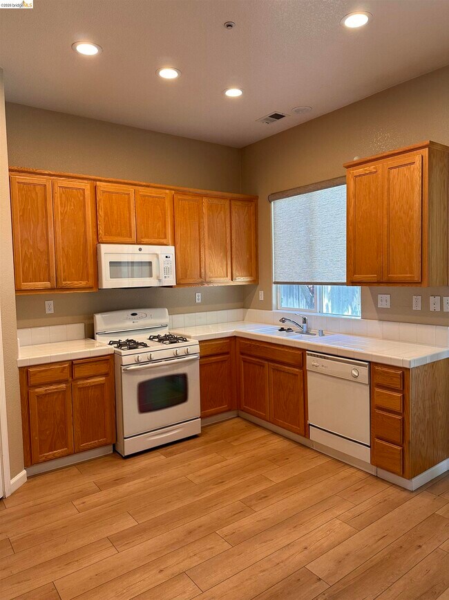 Building Photo - 227 Carter Pl