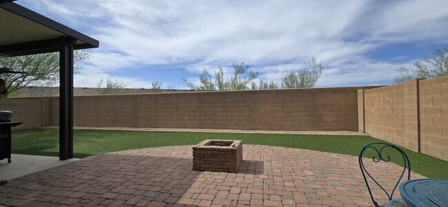 Building Photo - 3952 W Salter Dr