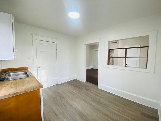 Building Photo - 1246 Edison Ave