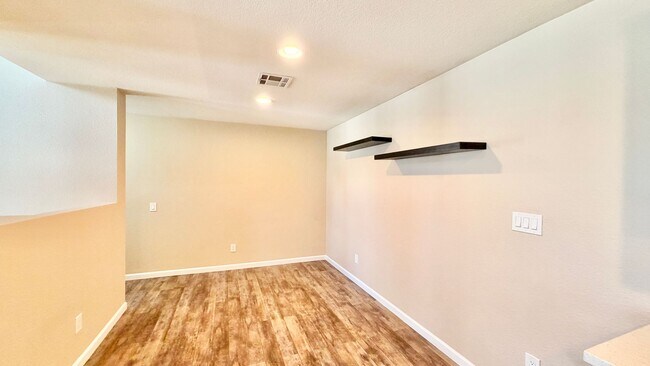 Building Photo - Bright & Lovely Two Story Townhome in the VistaMonte at San Luis Rey HOA Community of Oceanside!