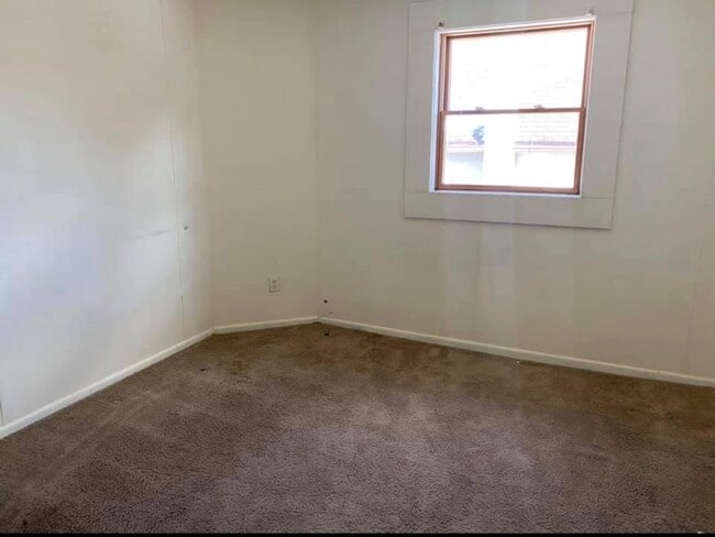 Building Photo - 220 S Valley Ave