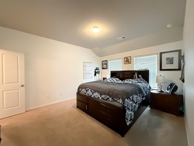 Building Photo - 4 Bed, 3.5 Bath Home in Bryan for March Move In!