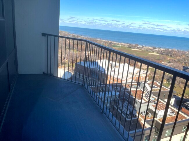 Building Photo - 1560 N Sandburg Terrace