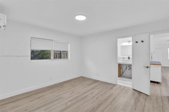 Building Photo - 1517 NW 8th Ave