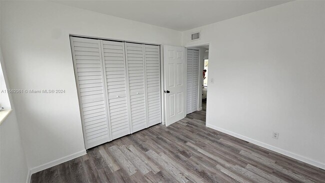 Building Photo - 123 SW 68th Ave