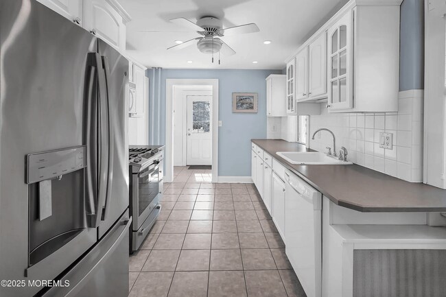 Building Photo - 62 Elm Pl