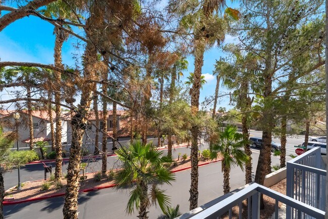 Building Photo - 2 bedroom remodeled condo in the Henderson...