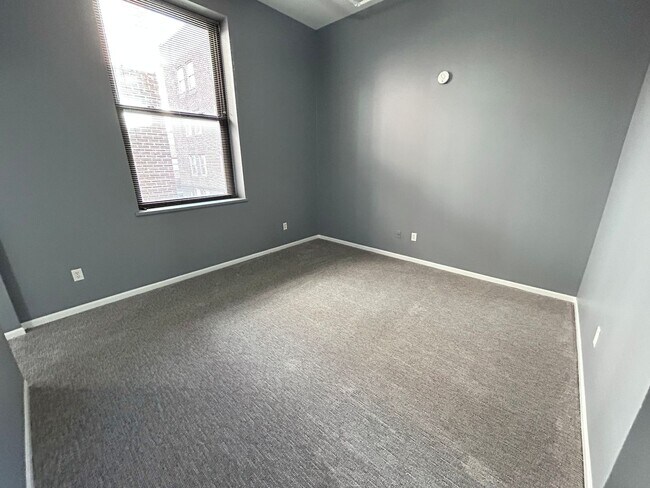 Building Photo - Limited time special! Stylish finishes in ...