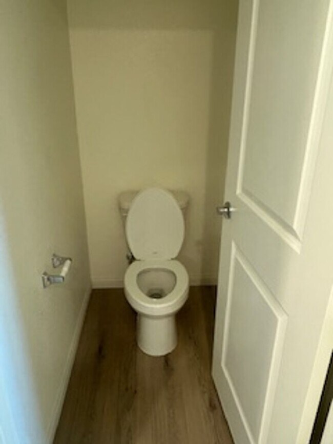 Building Photo - Spacious New Home with 5 Bedrooms in Hende...