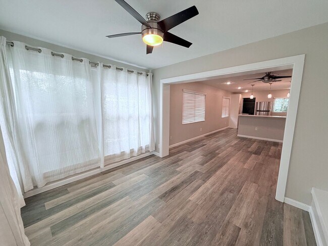 Building Photo - 2716 Blossom Dr