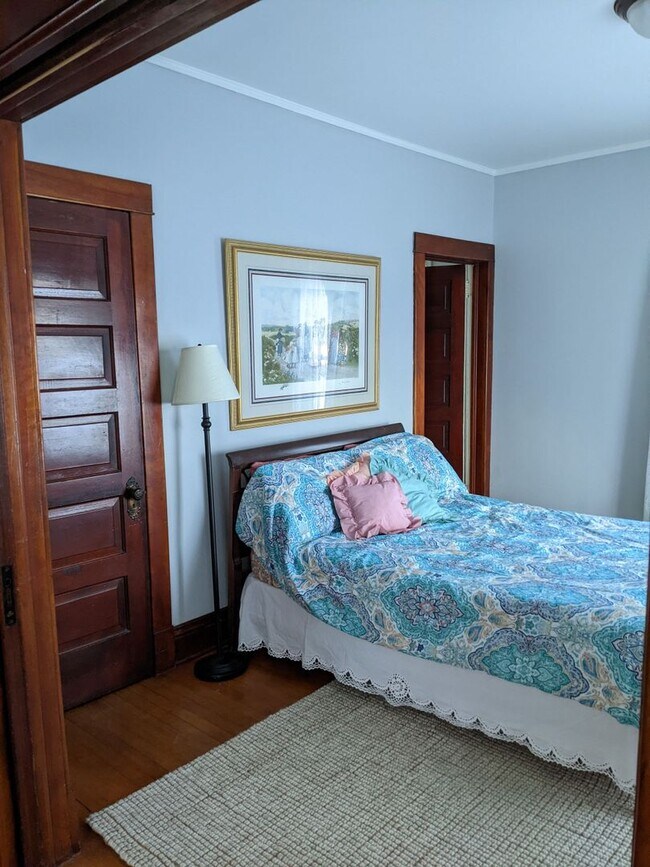 Building Photo - 612 Henrietta St