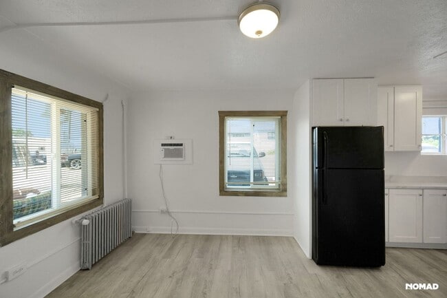 Building Photo - Clean affordable studio in Englewood