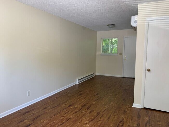 Building Photo - 1212 Chesterfield Ave