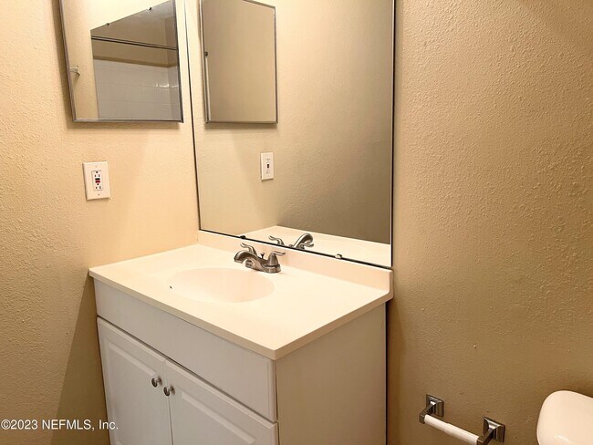 Building Photo - 8160 San Jose Manor Dr E