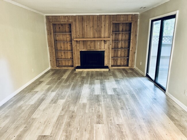 Building Photo - 202 Finley Forest Dr