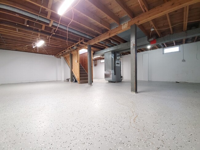 Building Photo - 2004-16 1/2 16 1/2 St NW