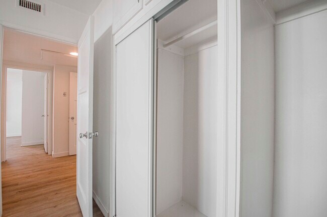 Building Photo - 5847.5 W 88th St