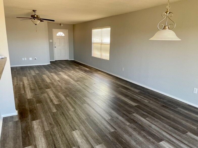Building Photo - 102 Branding Iron Dr