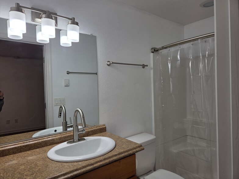 Building Photo - 3380 SE 1st St