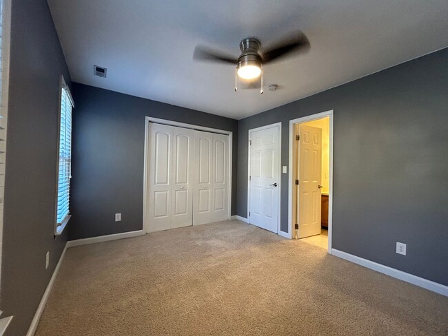 Building Photo - 2 Bed | 2.5 Bath Townhouse In North Raleig...