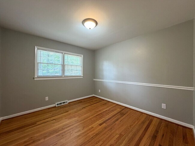Building Photo - 105 Coker Dr