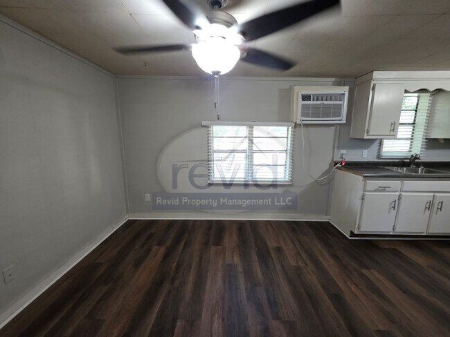 Building Photo - Great 2 Bedroom Apartment in Midtown!