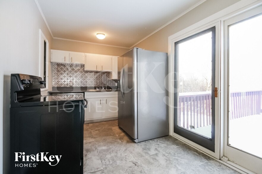 Building Photo - 3620 NE 54th Terrace