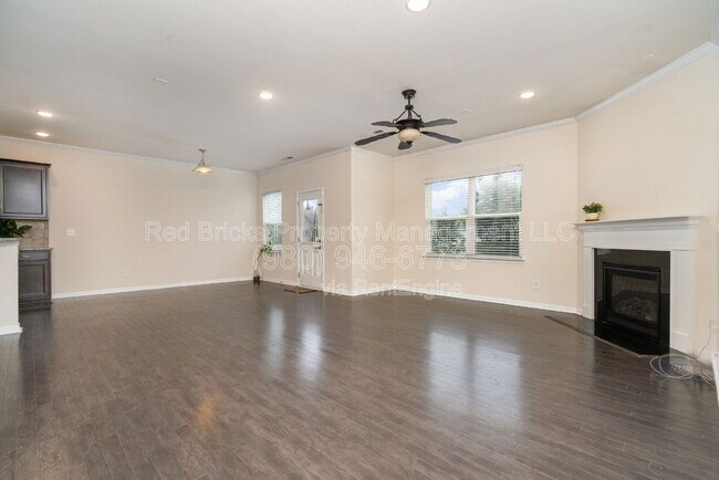 Building Photo - 493 Twelve Oaks Ln