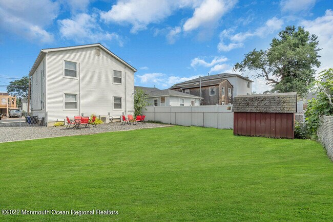 Building Photo - 1226 1/2 Briarwood Rd-