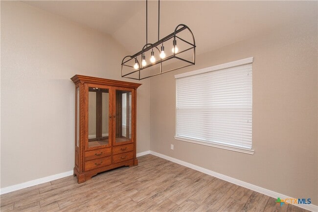 Building Photo - 2060 Stillwell St