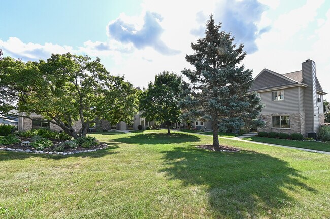 Building Photo - 348 Willow Grove Dr