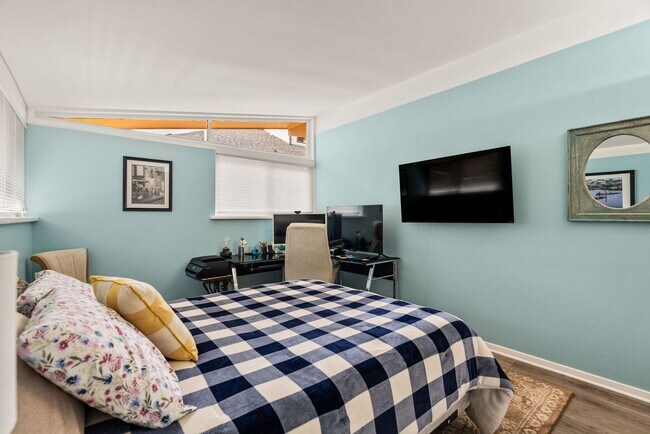 Building Photo - Furnished 3 Bedroom Lakewood Home with Lake View