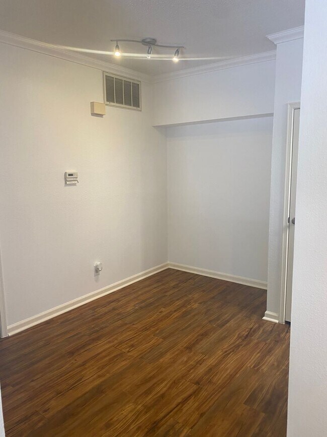 Building Photo - Marina Pointe One Bedroom Unit