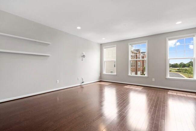 Building Photo - 42298 Lancaster Woods Sq